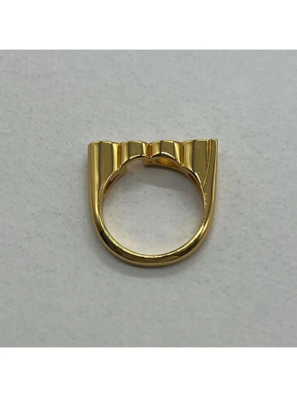 Gucci No 16: Logo Ring M Gold
